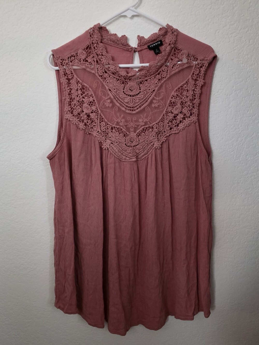 Pre-loved torrid Rose Mauve Lace Yoke Sleeveless Top